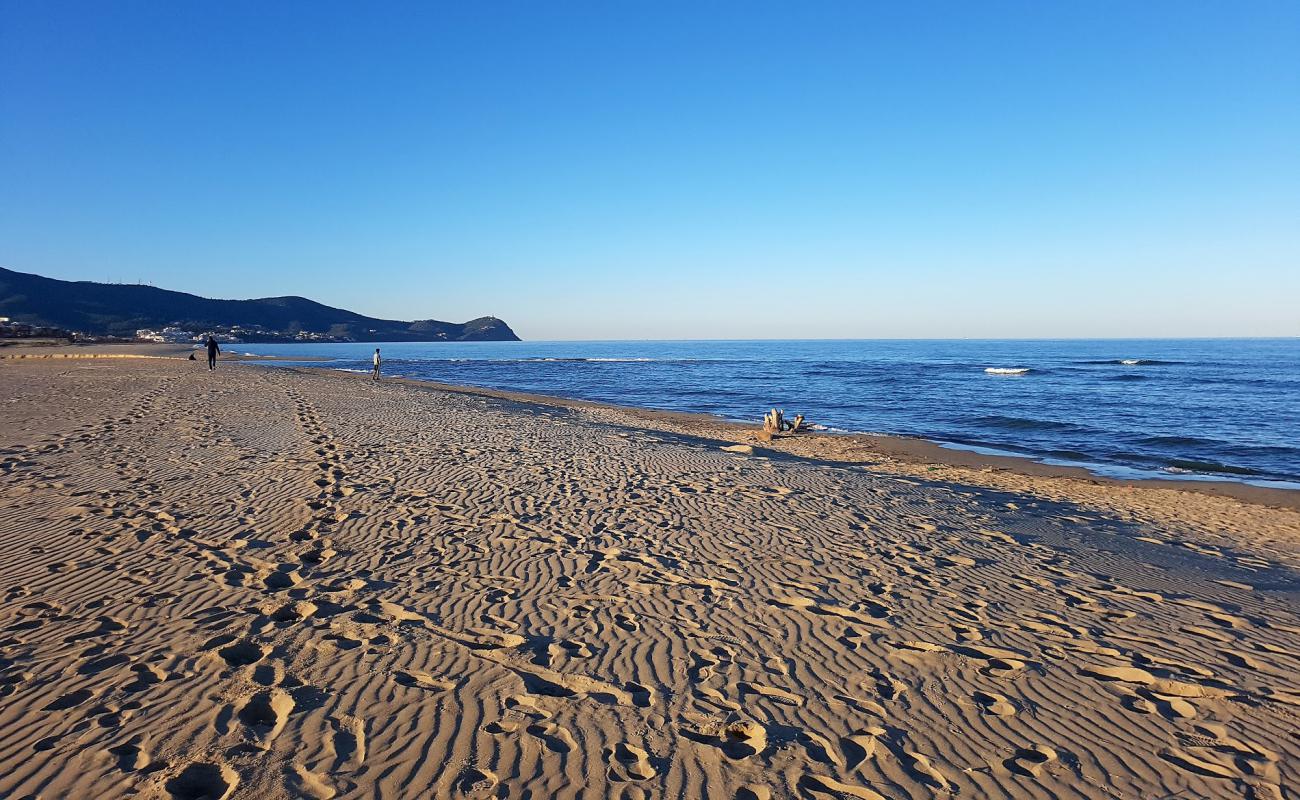 Foto de Plage de Cabo Negro con brillante arena fina superficie