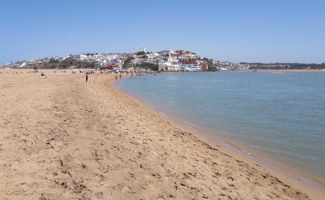 Foto de Moulay Bousselham beach con brillante arena fina superficie