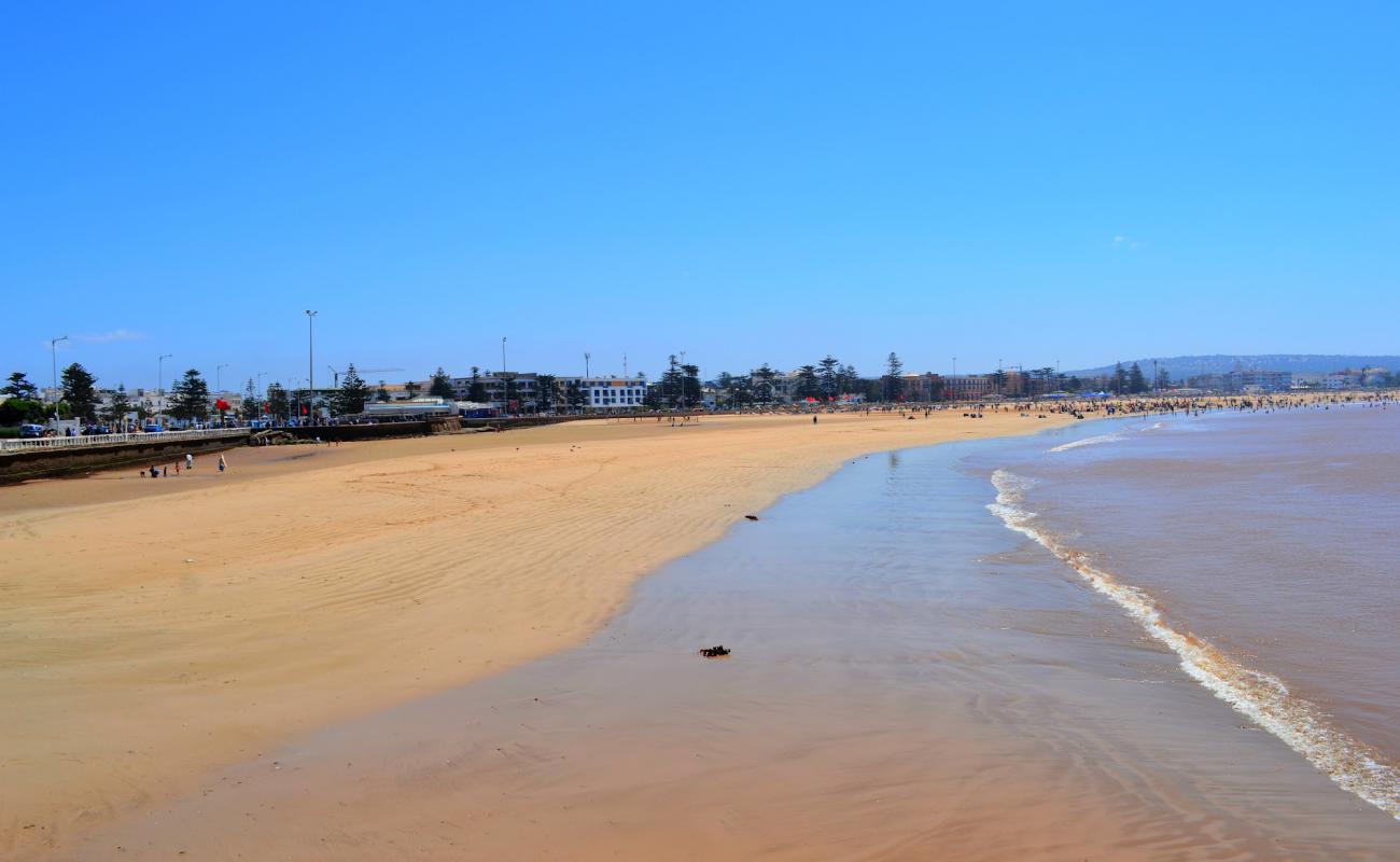 Foto de Plage Tagharte con brillante arena fina superficie