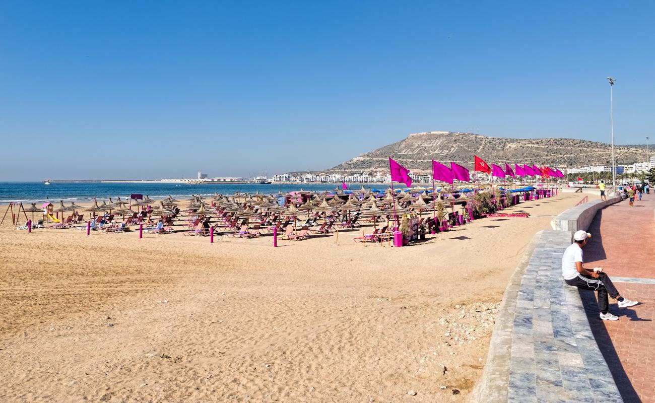 Foto de Playa de Agadir con brillante arena fina superficie