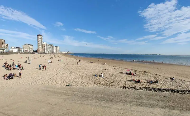 Foto de Strand Vlissingen con arena fina gris superficie