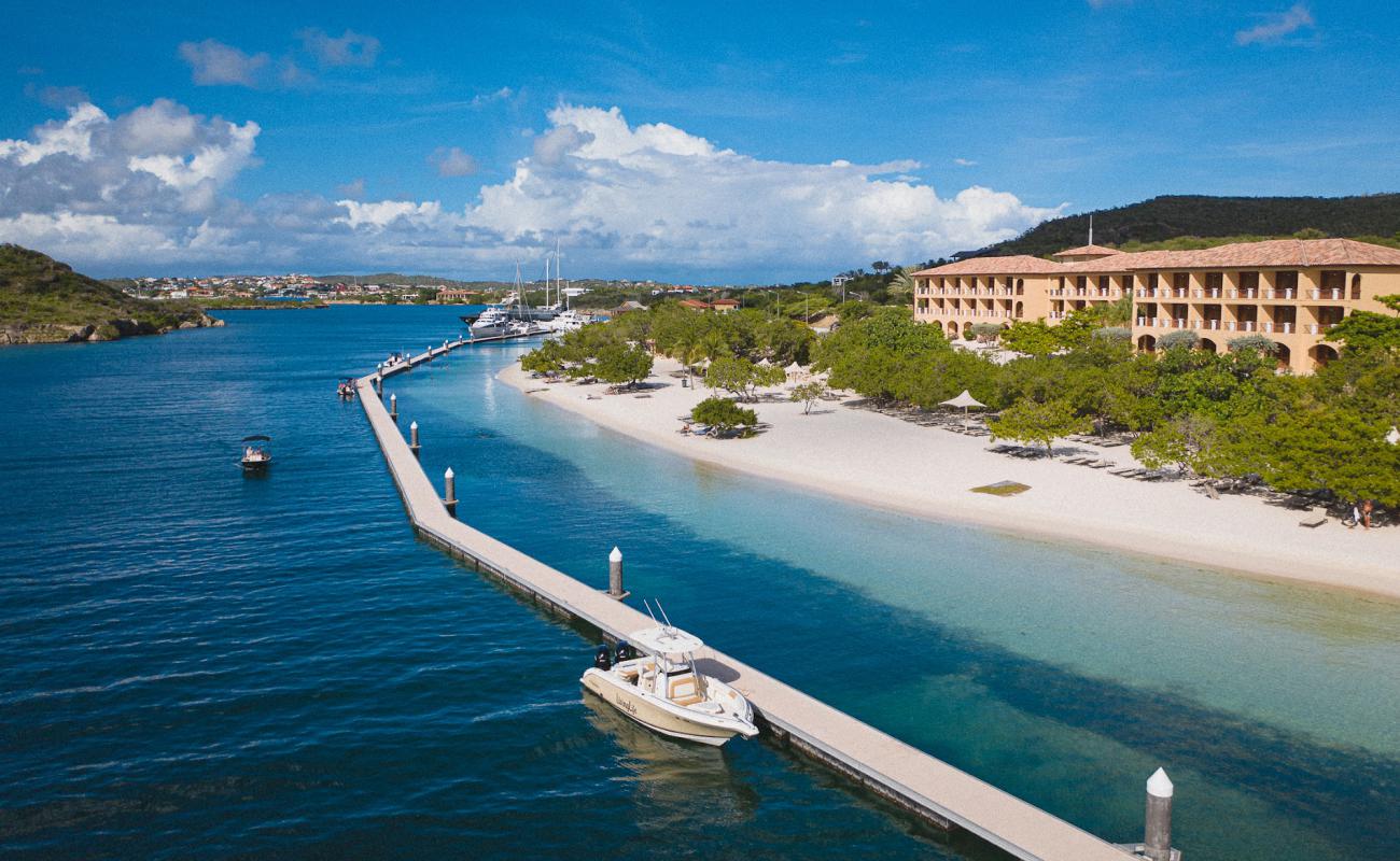 Foto de St. Barbara beach con brillante arena fina superficie