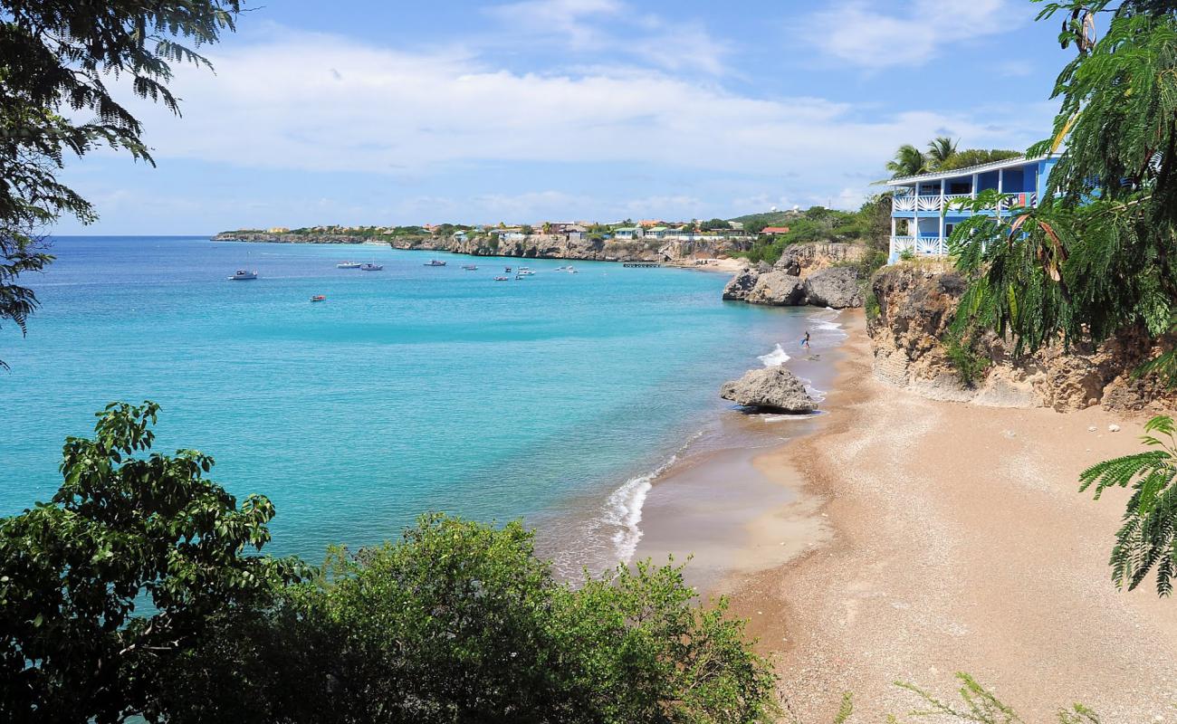 Foto de Playa Forti con arena fina y guijarros superficie