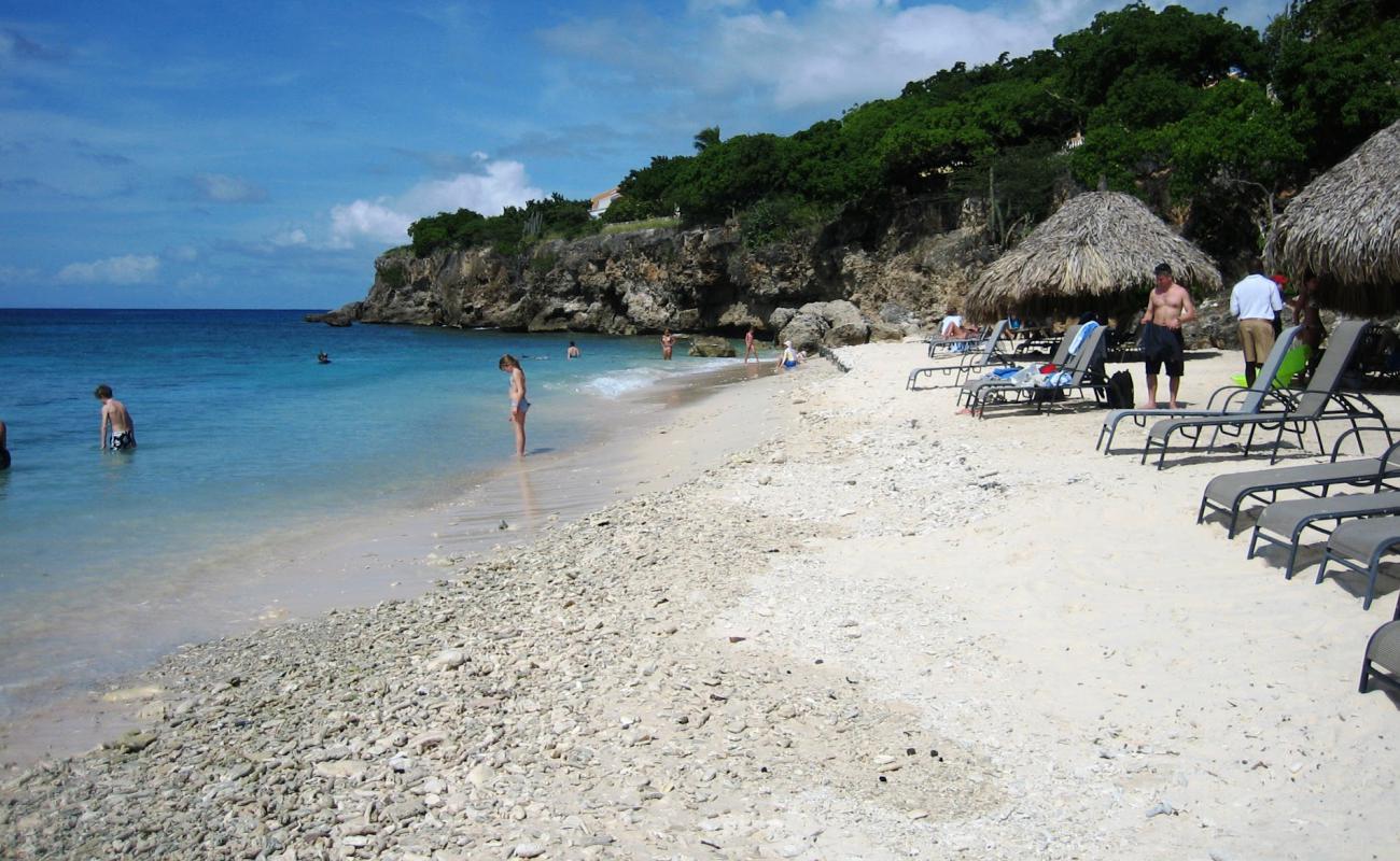 Foto de Playa Grandi con arena fina y guijarros superficie