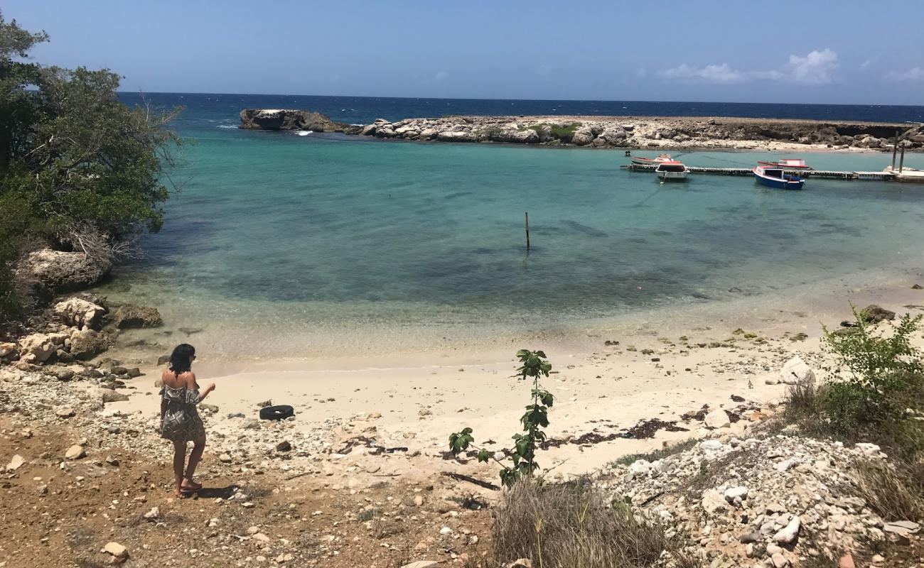 Foto de Playa Kanoa con arena fina y guijarros superficie