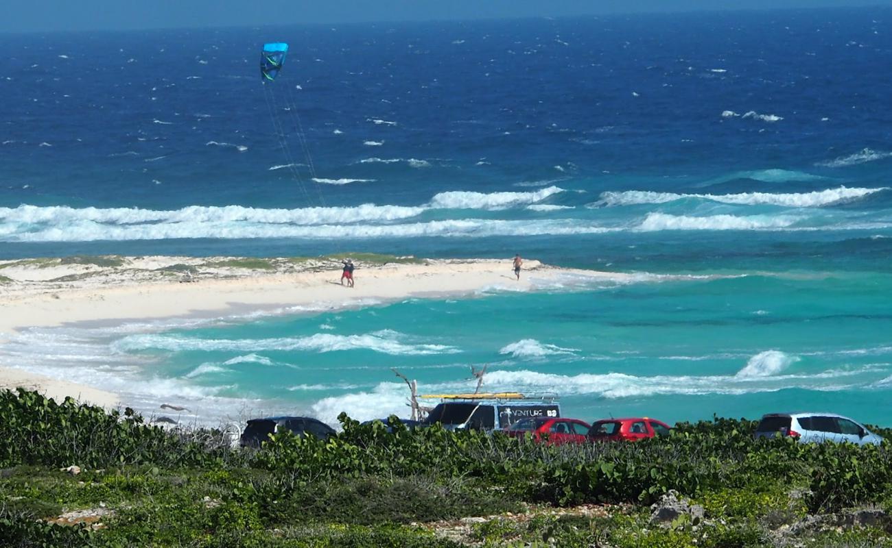 Foto de Bachelor's beach con arena brillante superficie