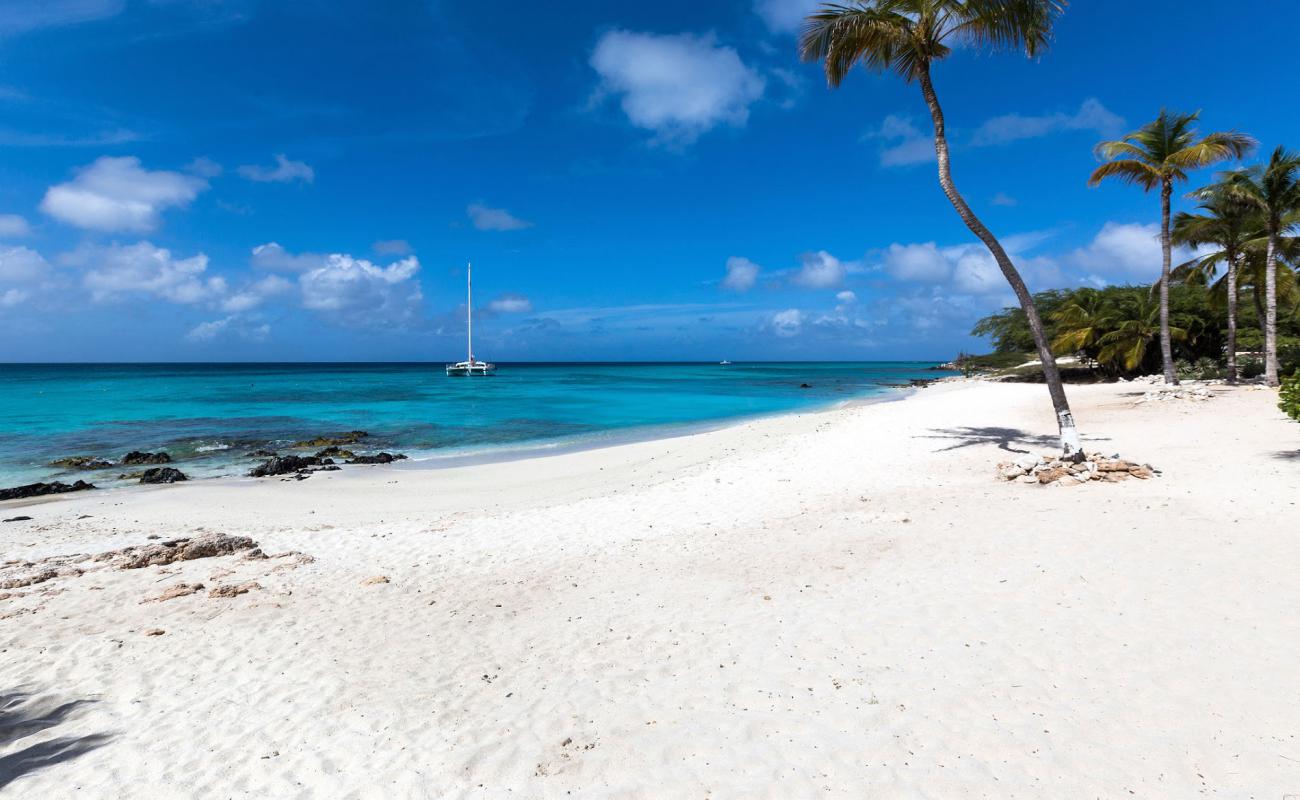 Foto de Boca Catalina Beach con brillante arena fina superficie