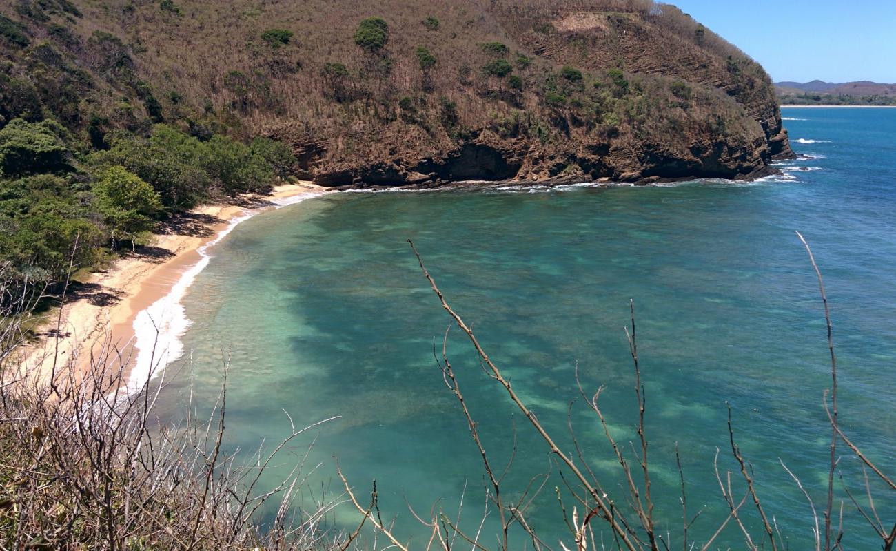 Foto de Baie des amoureux con arena brillante y rocas superficie