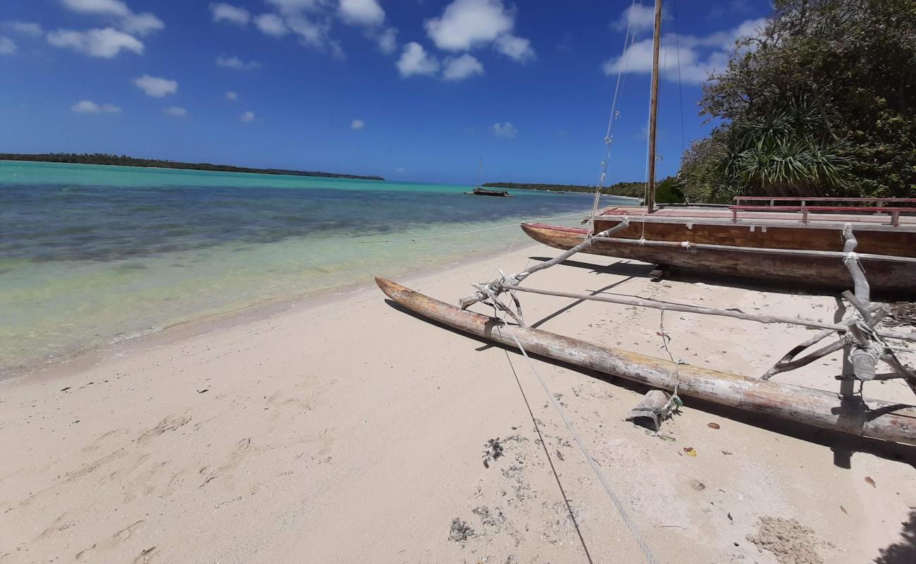 Foto de Baie d'Upi Chemin Baie d'Oro con arena blanca superficie