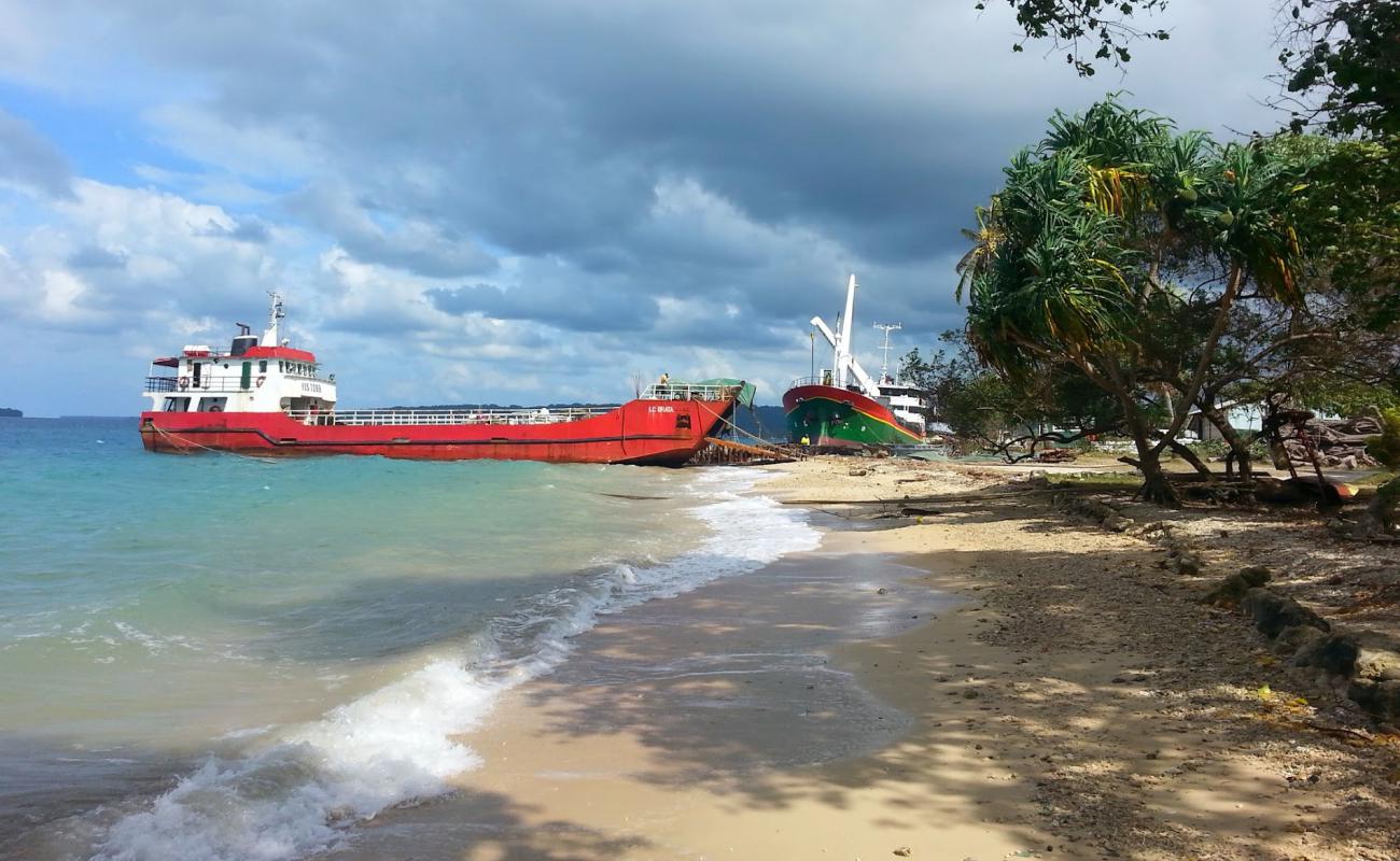 Foto de Samansin beach con arena brillante superficie