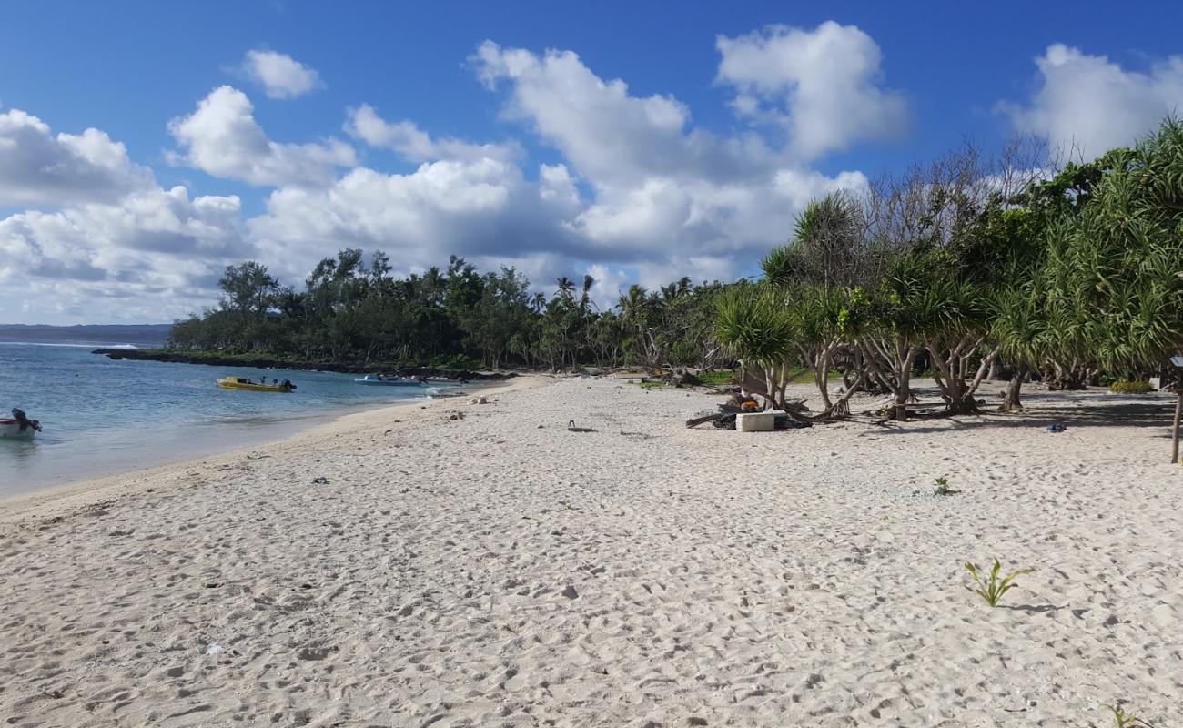 Foto de Pele Beach con arena brillante superficie