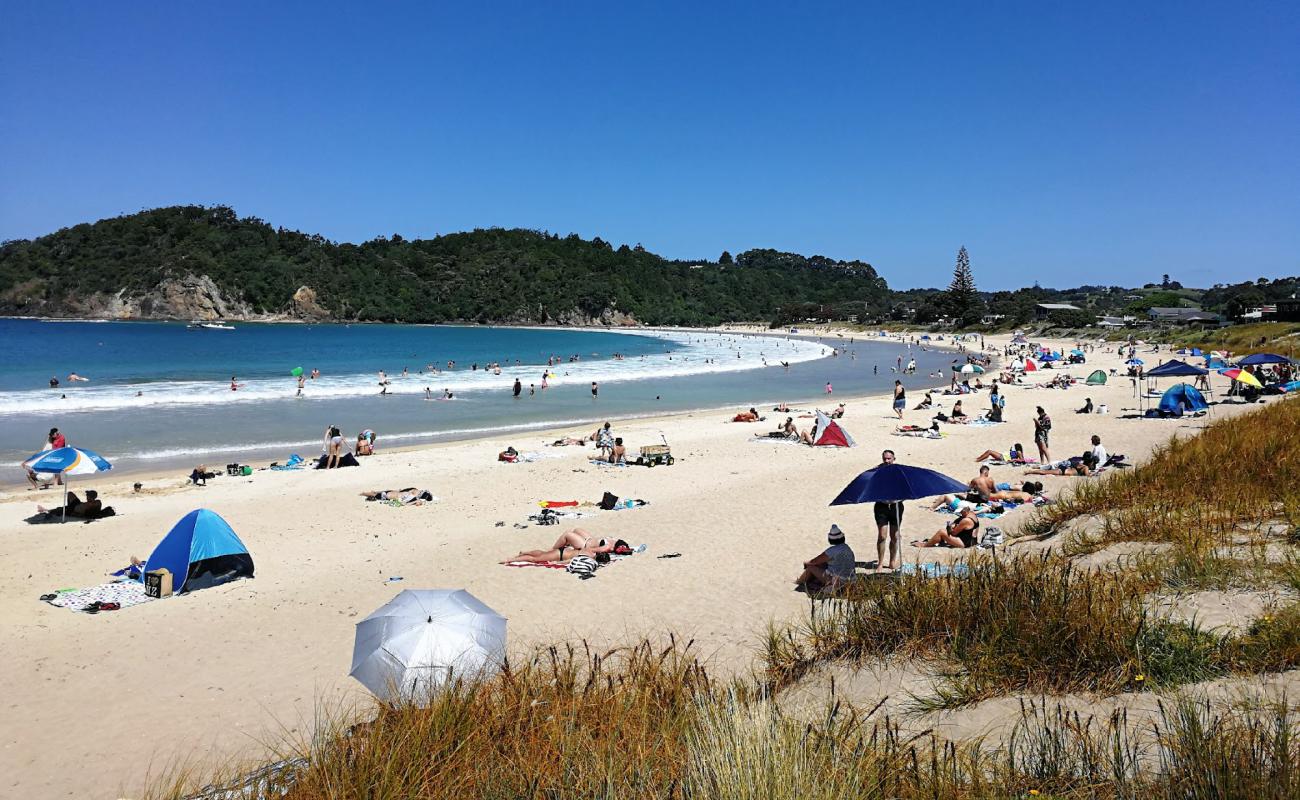 Foto de Matapouri Beach con arena brillante superficie