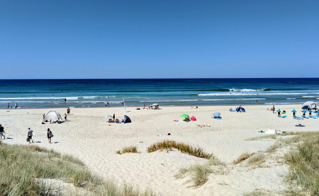 Foto de Te Arai Beach con arena brillante superficie