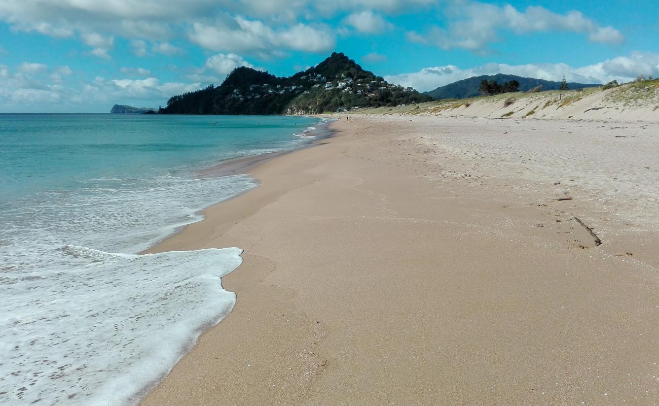 Foto de Tairua Beach con arena brillante superficie