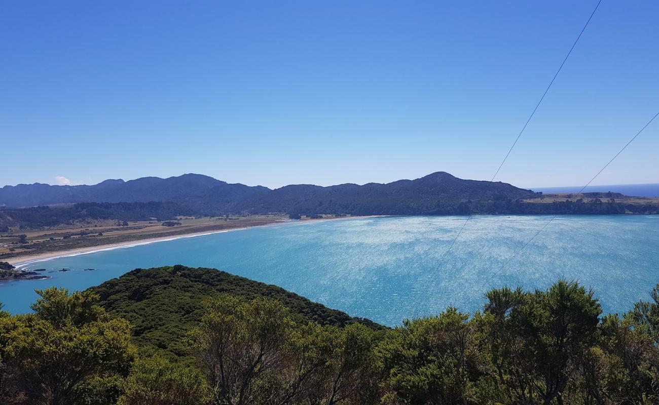 Foto de Hicks Bay con arena fina y guijarros superficie