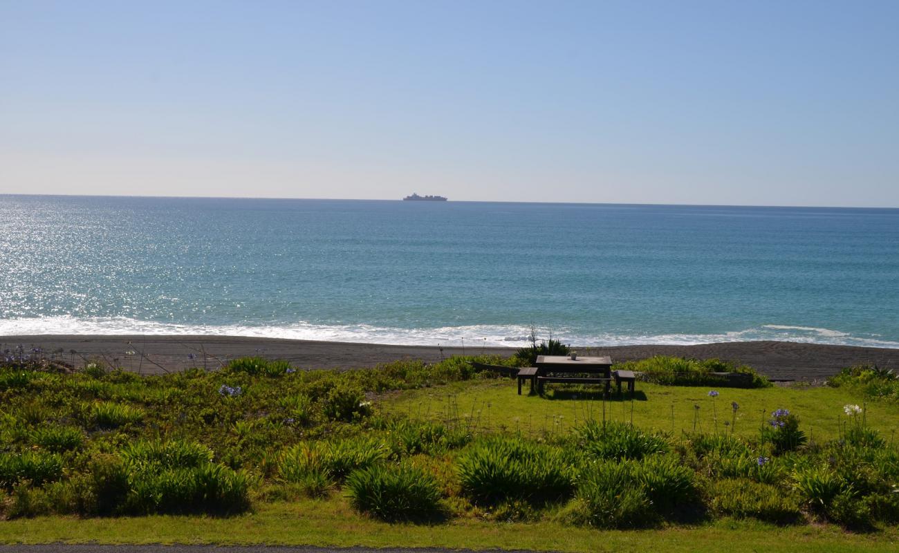 Foto de Whirinaki Beach con arena gris y guijarros superficie