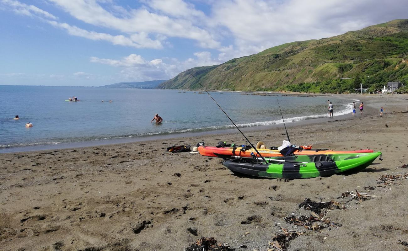 Foto de Pukerua Bay Beach con arena gris y piedras superficie