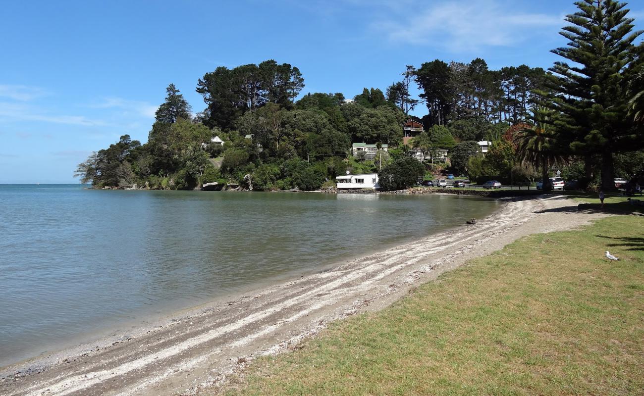 Foto de Laingholm Beach con arena fina y guijarros superficie