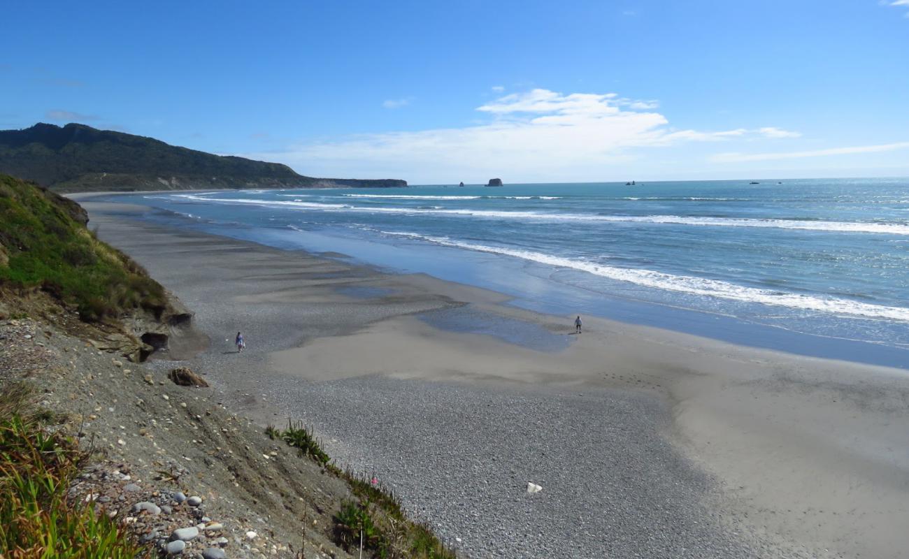 Foto de Hokitika Beach con arena fina y guijarros superficie