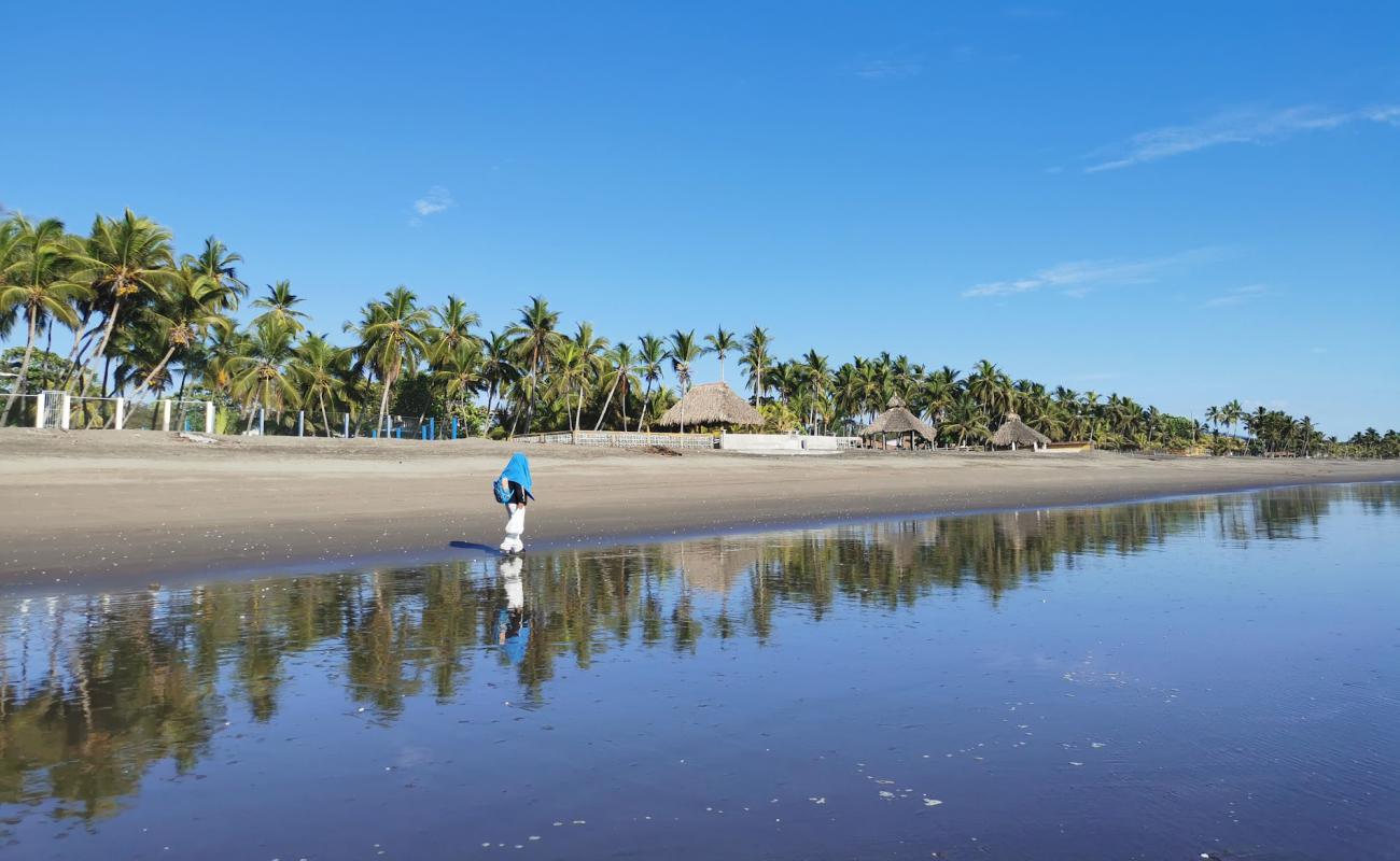 Foto de Poneloya beach con arena gris superficie