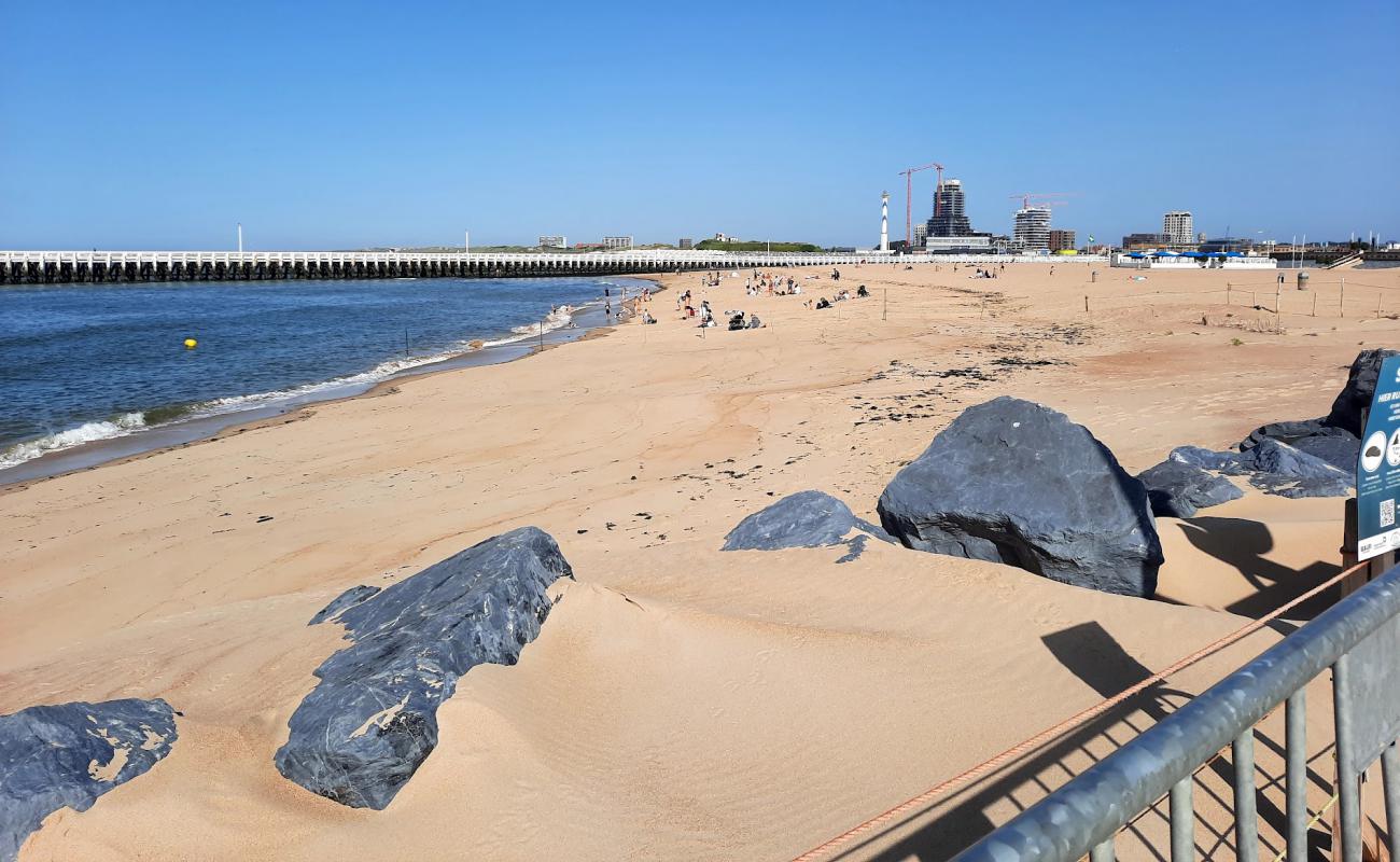 Foto de Klein strand oostende con arena brillante superficie