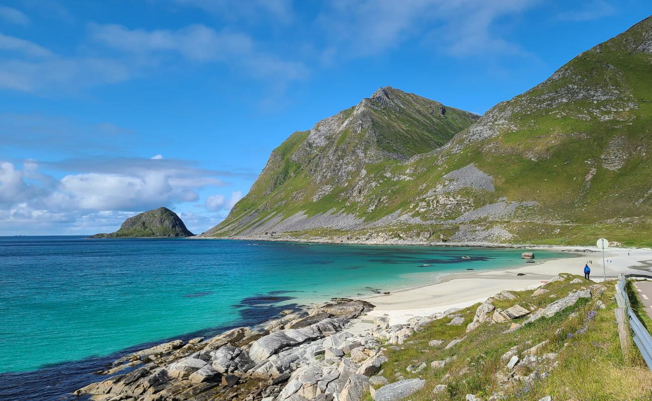 Foto de Playa de Haukland con arena brillante superficie