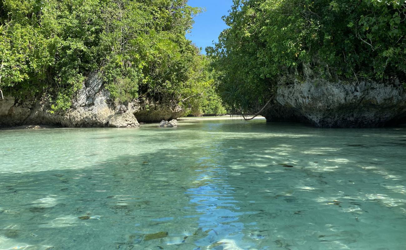 Foto de Inoki Island Beach con arena brillante superficie