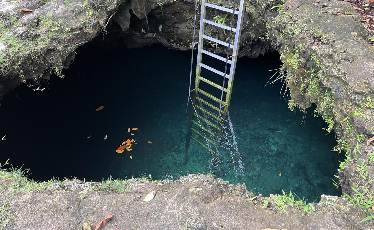 Foto de Ngermelt Swimming Hole con hormigón superficie