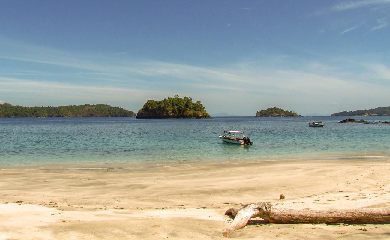 Foto de Isla Palenque beach con arena brillante superficie