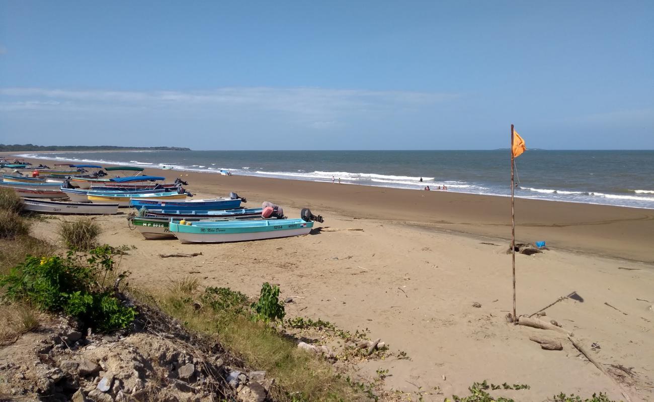 Foto de Playa El Arenal con arena oscura superficie