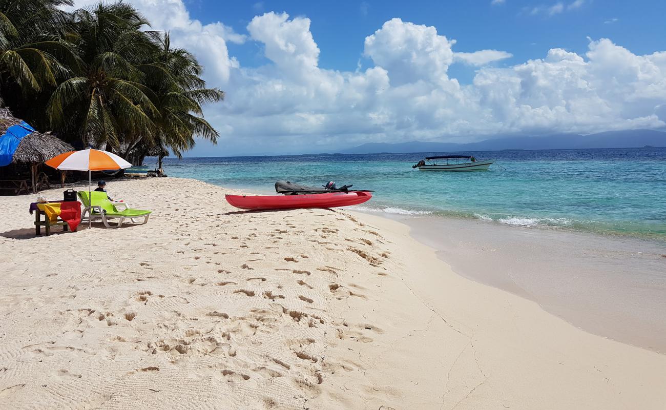 Foto de Diablo Island beach con arena blanca superficie