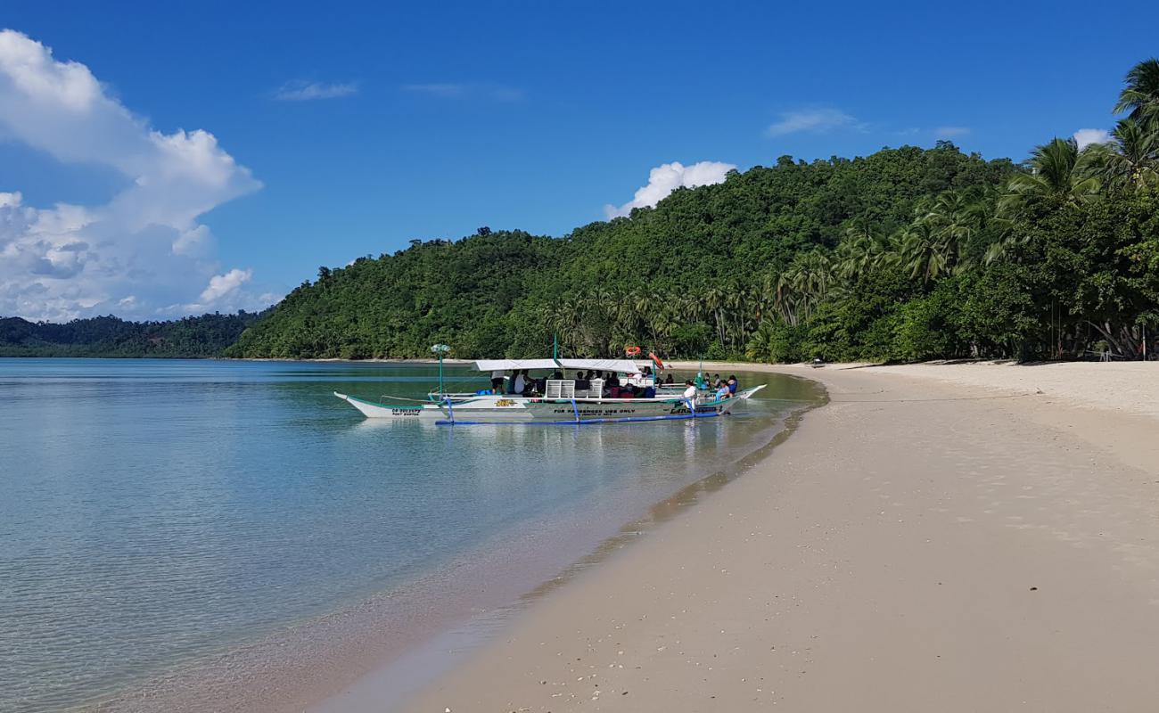 Foto de Naonao Beach con brillante arena fina superficie