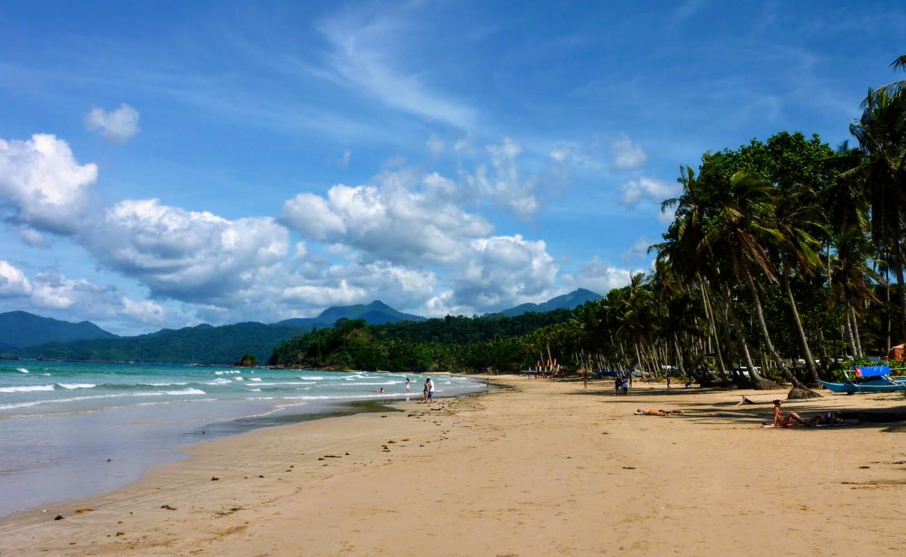 Foto de Sabang Beach con brillante arena fina superficie