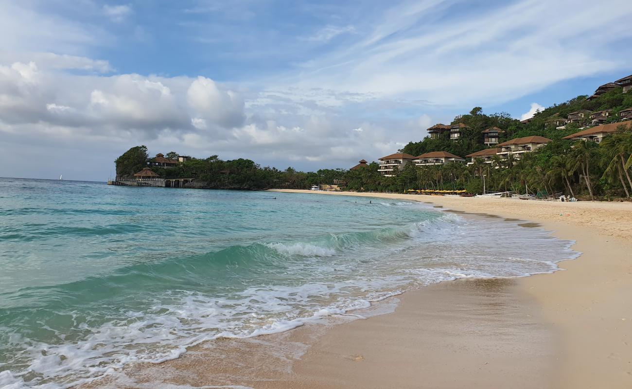 Foto de Punta Bunga Beach con brillante arena fina superficie