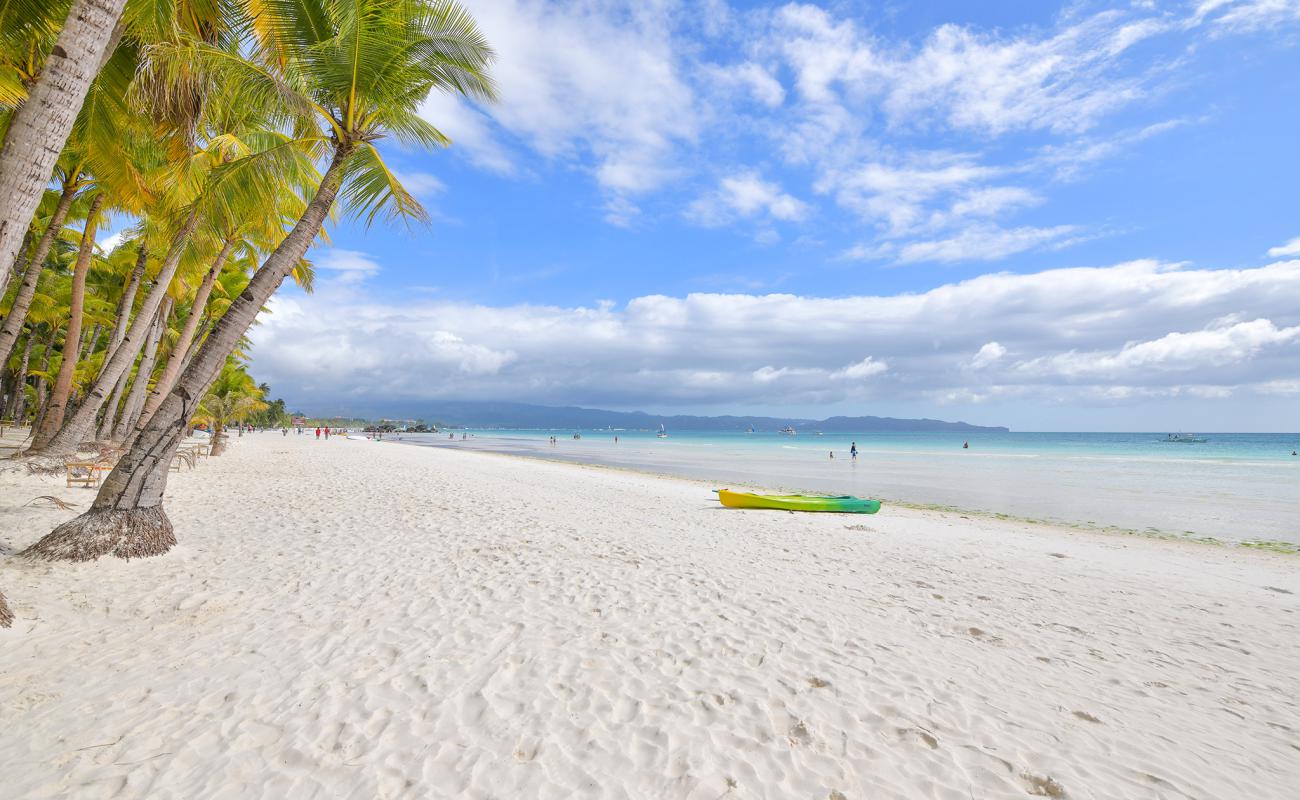 Foto de Playa Friday con arena fina blanca superficie