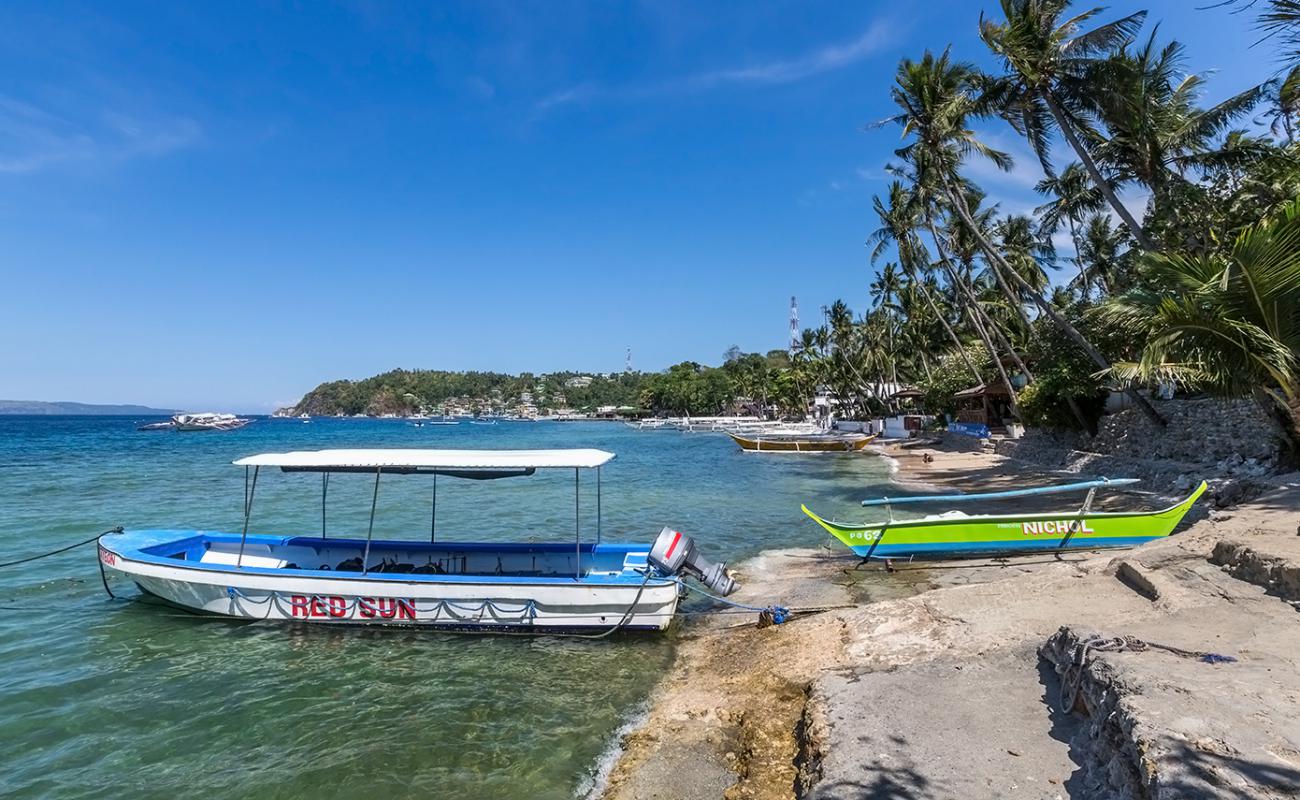 Foto de Sabang Beach con arena gris superficie