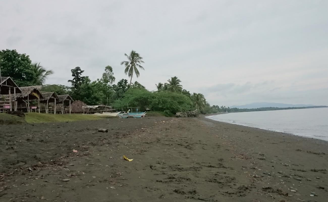 Foto de Mampusti Beach con arena gris superficie