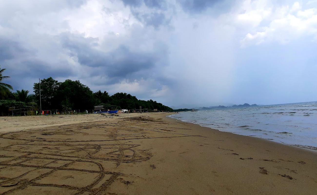 Foto de Nauhang Beach con arena brillante superficie