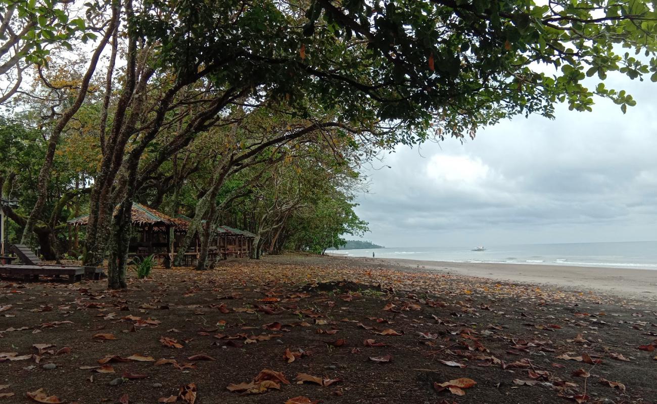 Foto de Nagbalaye Beach con arena gris superficie