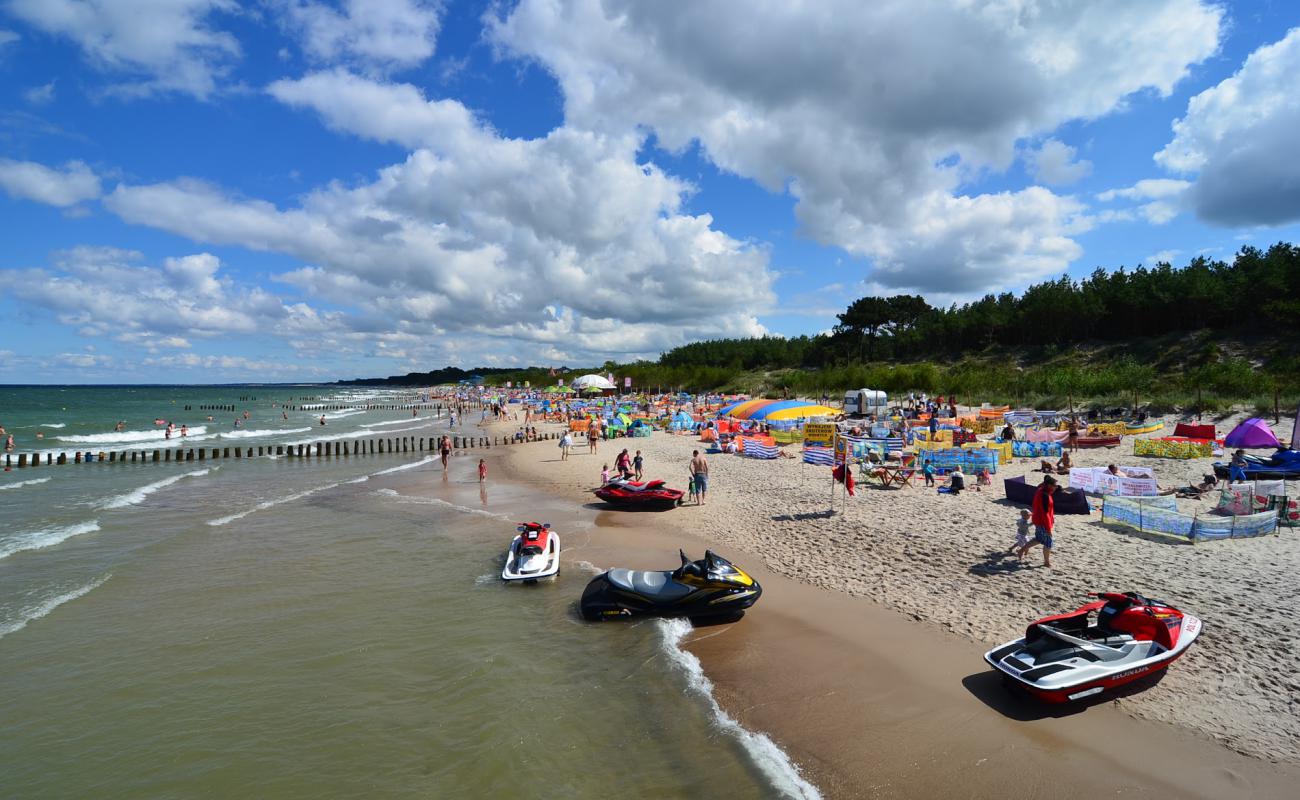 Foto de Bez barier Beach con brillante arena fina superficie