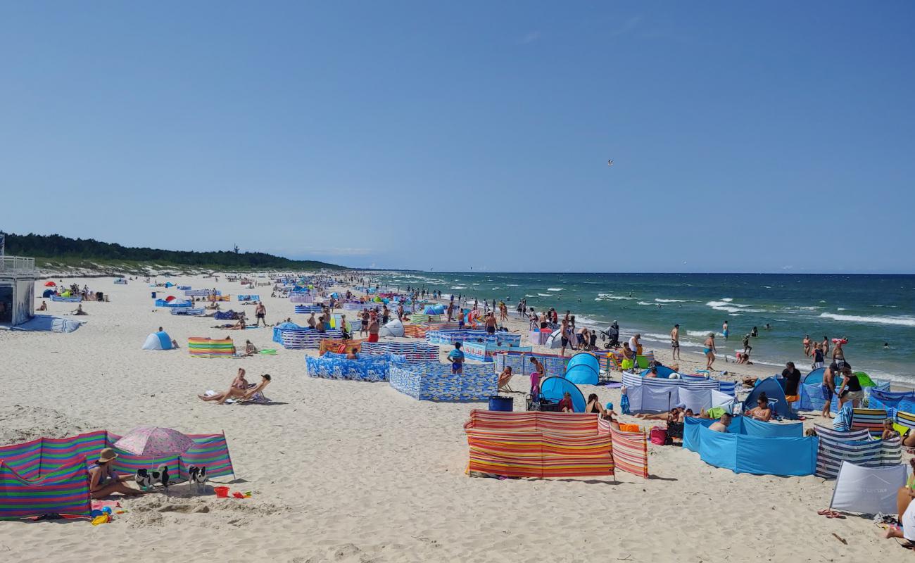 Foto de Leba Naturist Beach con brillante arena fina superficie