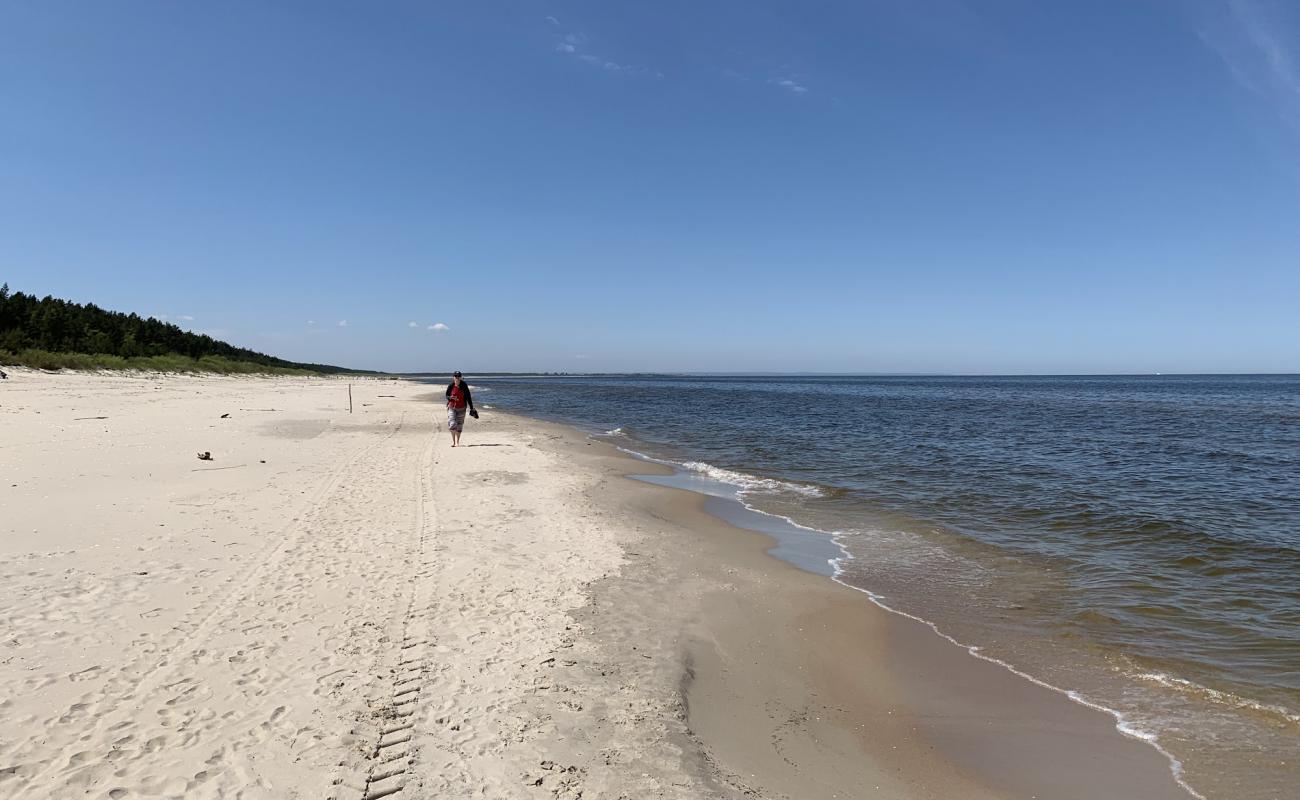 Foto de Junoszyno Beach con arena blanca superficie