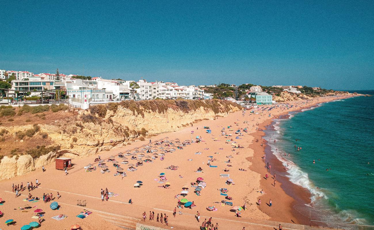 Foto de Praia dos Alemaes con arena fina oscura superficie