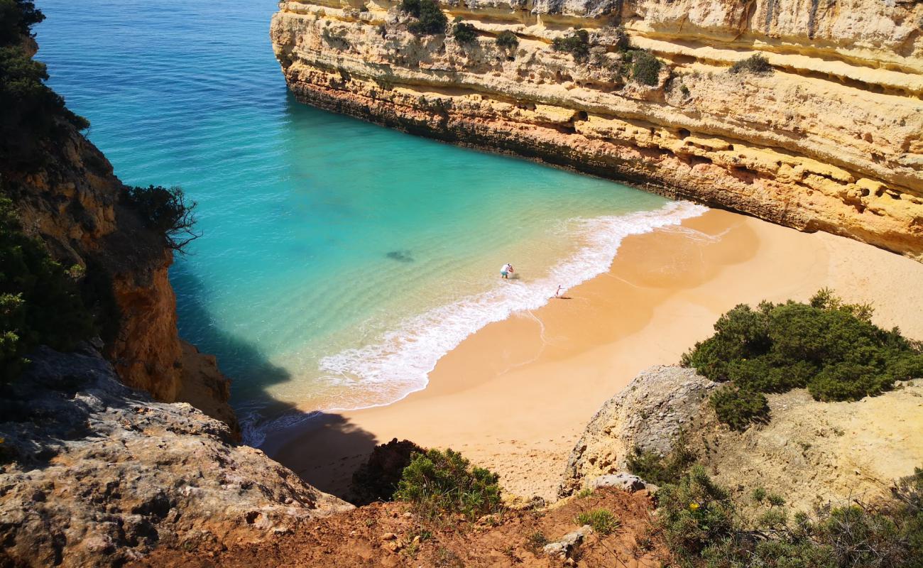 Foto de Playa de Fontainhas con arena fina oscura superficie