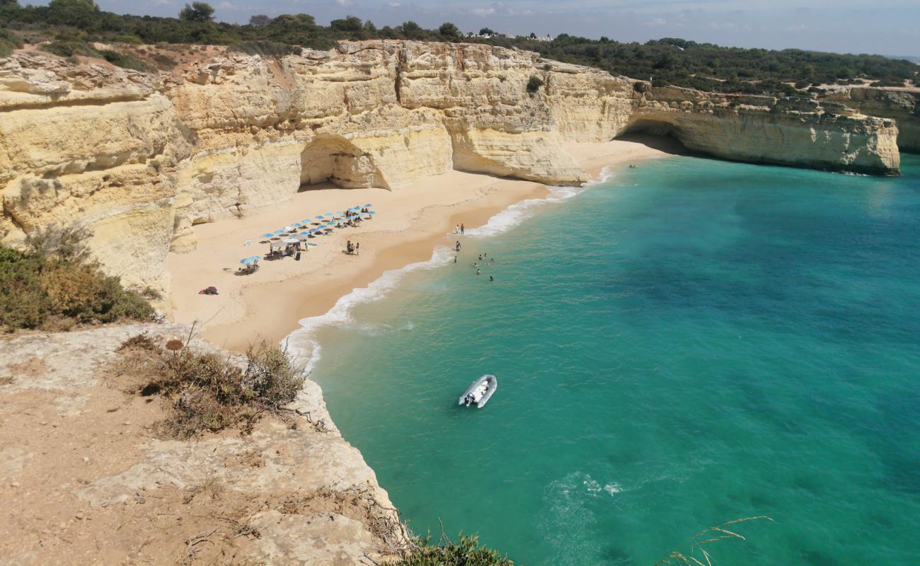 Foto de Playa de Malhada do Baraco con arena fina oscura superficie