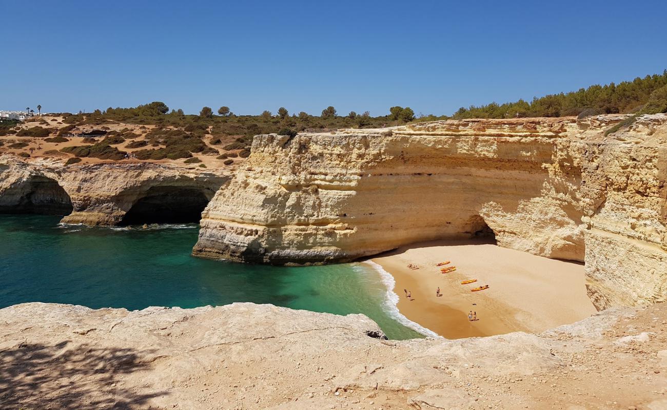 Foto de Praia da Corredoura con arena fina oscura superficie