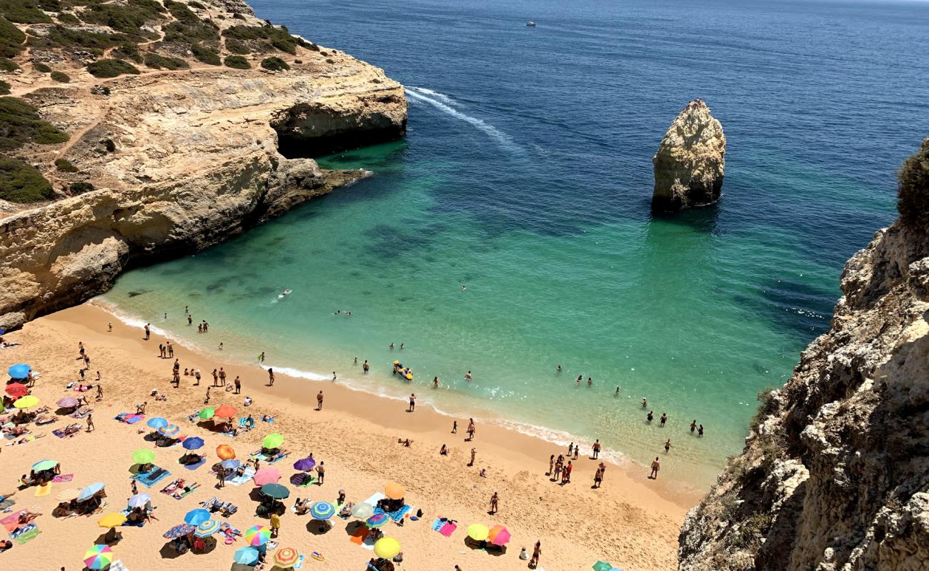 Foto de Praia do Carvalho con brillante arena fina superficie