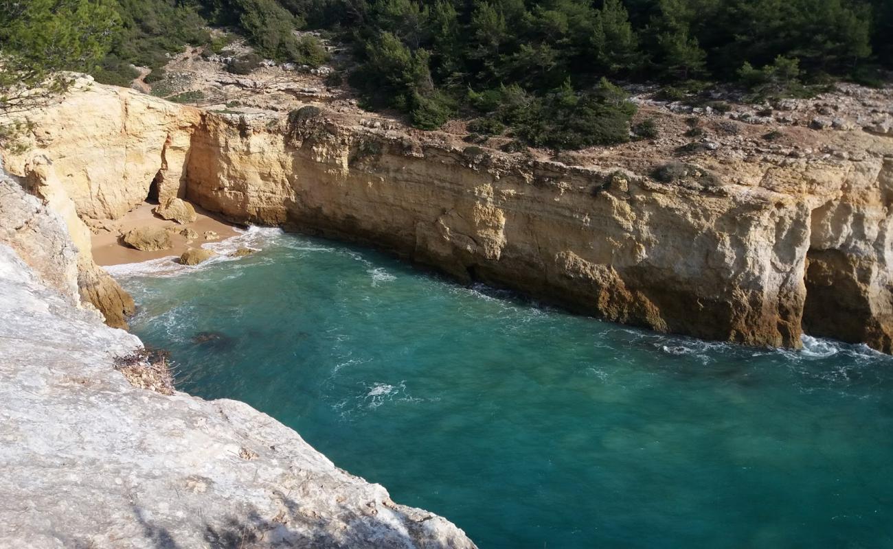 Foto de Vale Espinhaco con arena brillante superficie