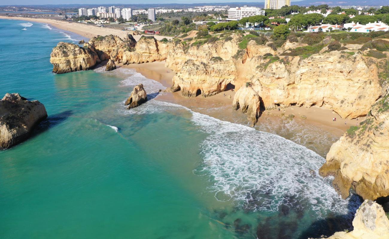 Foto de Playa de Prainha con brillante arena fina superficie