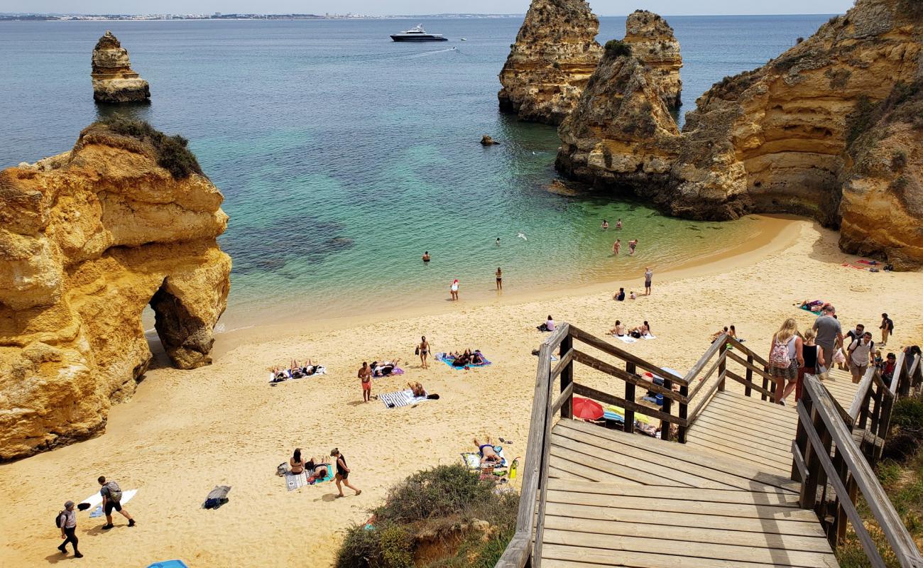 Foto de Playa Camilo con brillante arena fina superficie